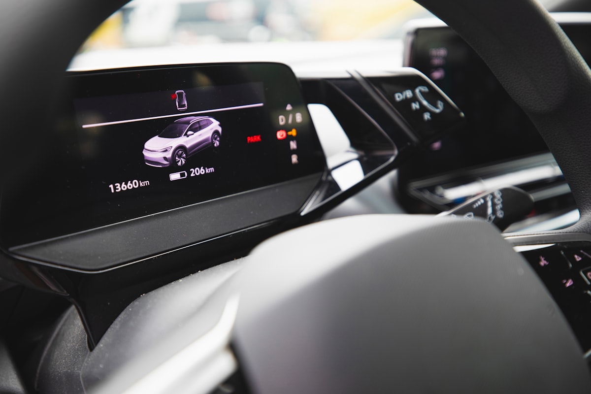 TikTok bouwt nu ook auto's en dit is wat ze in het schild voeren